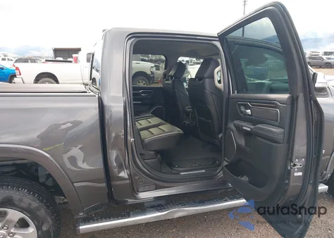 2022 Ram 1500 Laramie 4X4 5'7 Box z USA, uszkodzony, nr VIN 1C6SRFJT4NN258419